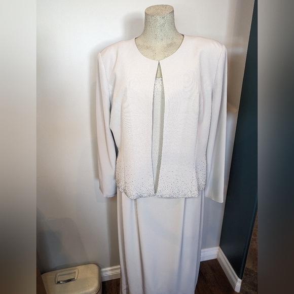 Silver beaded  2 piece lightweight dress set Size 18 - Picture 1 of 17